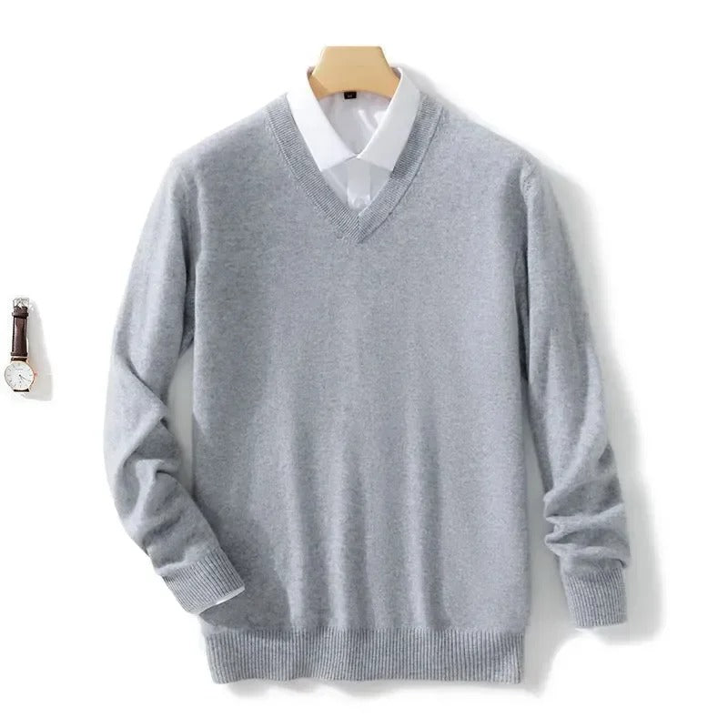 Elegancki Sweter z Dekoltem w Serek