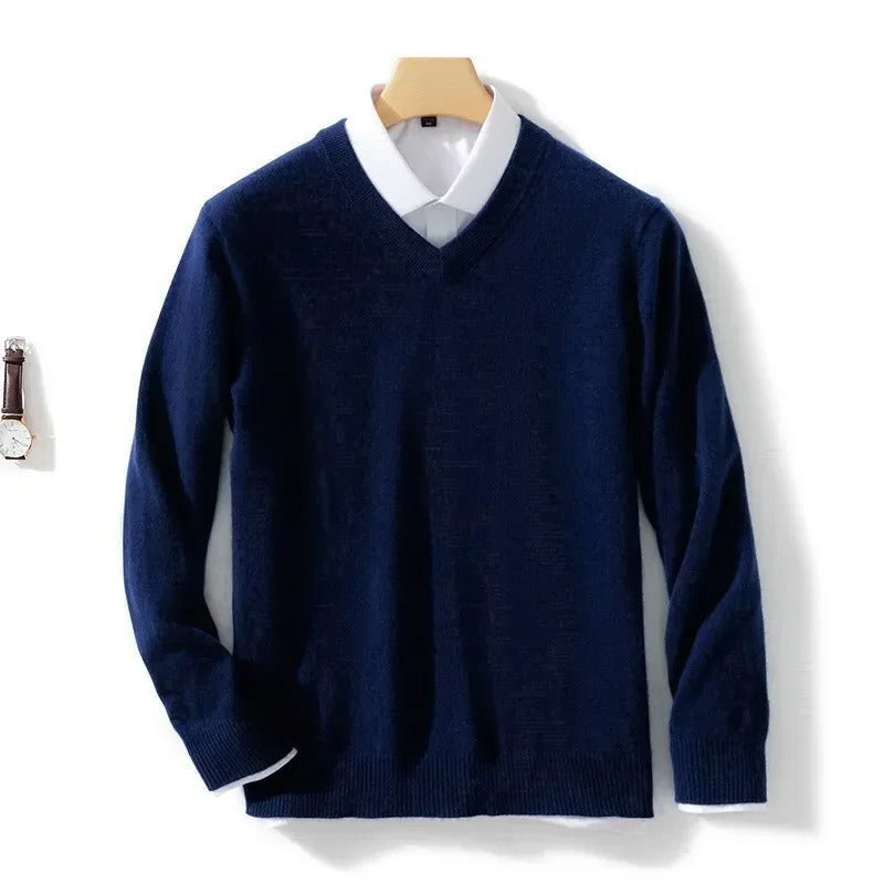 Elegancki Sweter z Dekoltem w Serek