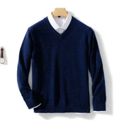 Elegancki Sweter z Dekoltem w Serek