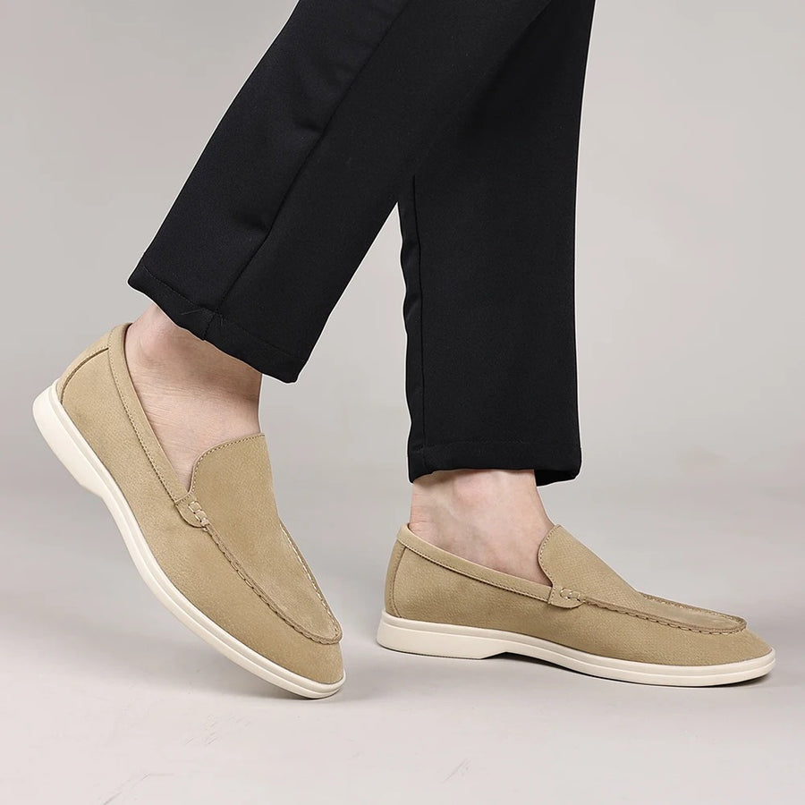 Klasyczne zamszowe loafersy
