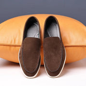 Klasyczne zamszowe loafersy